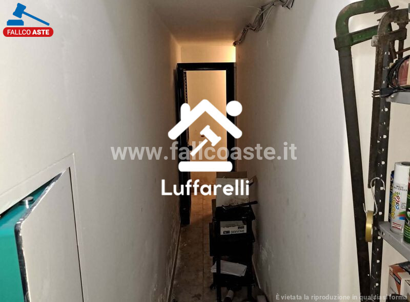 Immagine di LOCALE COMMERCIALE VIA DELLE VELE – ROMA