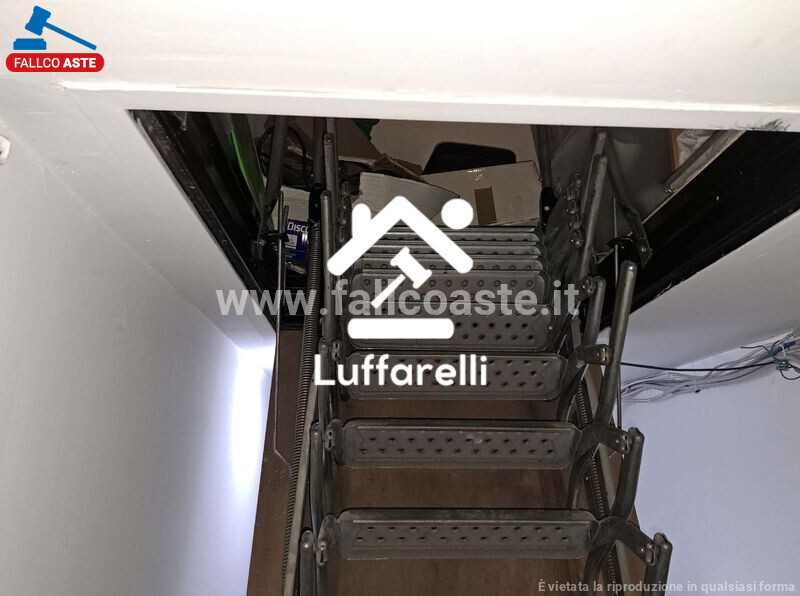 Immagine di LOCALE COMMERCIALE VIA DELLE VELE – ROMA