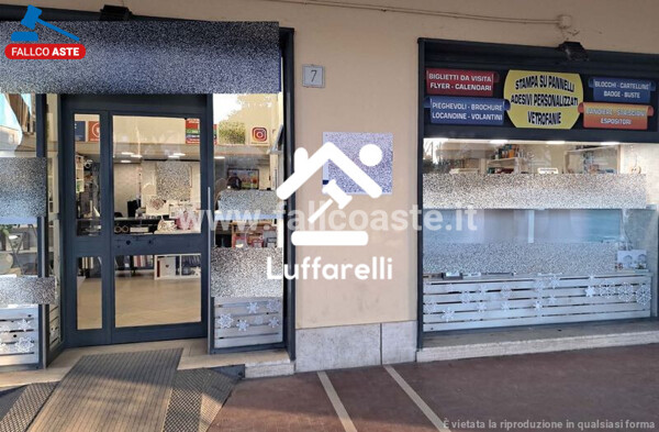 LOCALE COMMERCIALE PIAZZALE DELLA STAZIONE DEL LIDO - ROMA — foto 2