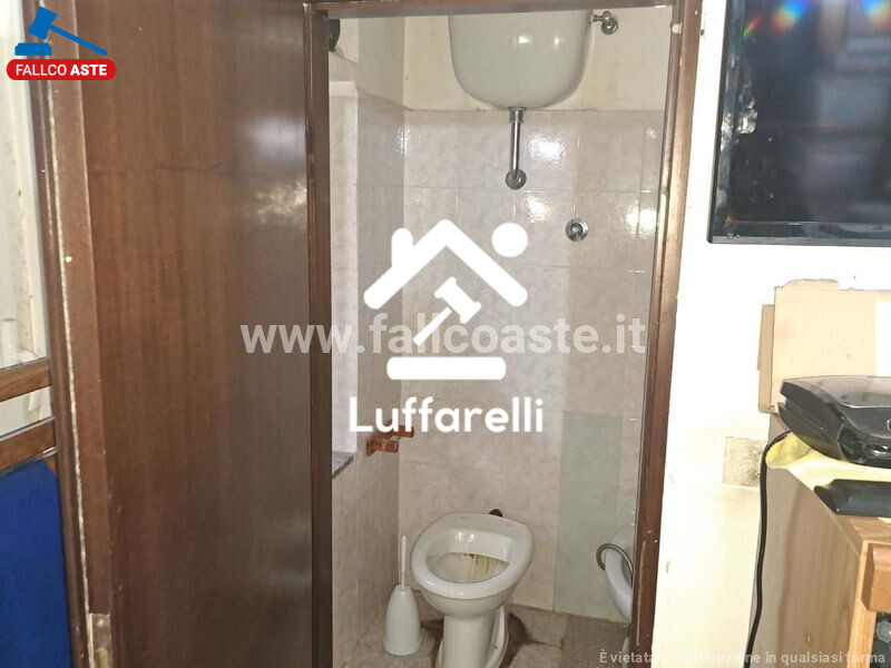 Immagine di LOCALE COMMERCIALE PIAZZALE DELLA STAZIONE DEL LIDO – ROMA