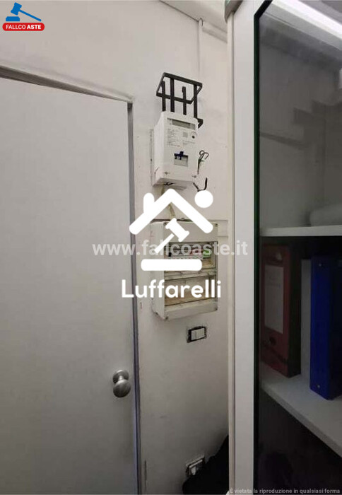 Immagine di NEGOZIO O LOCALE COMMERCIALE PIAZZA MONTE BALDO – ROMA