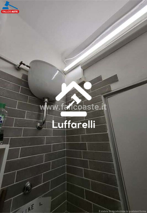 Immagine di NEGOZIO O LOCALE COMMERCIALE PIAZZA MONTE BALDO – ROMA