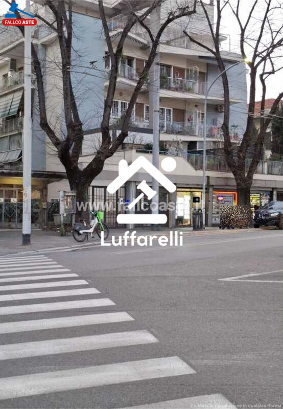 Immagine di NEGOZIO O LOCALE COMMERCIALE PIAZZA MONTE BALDO – ROMA