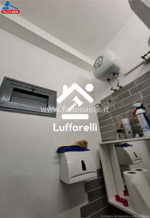 Immagine di NEGOZIO O LOCALE COMMERCIALE PIAZZA MONTE BALDO – ROMA