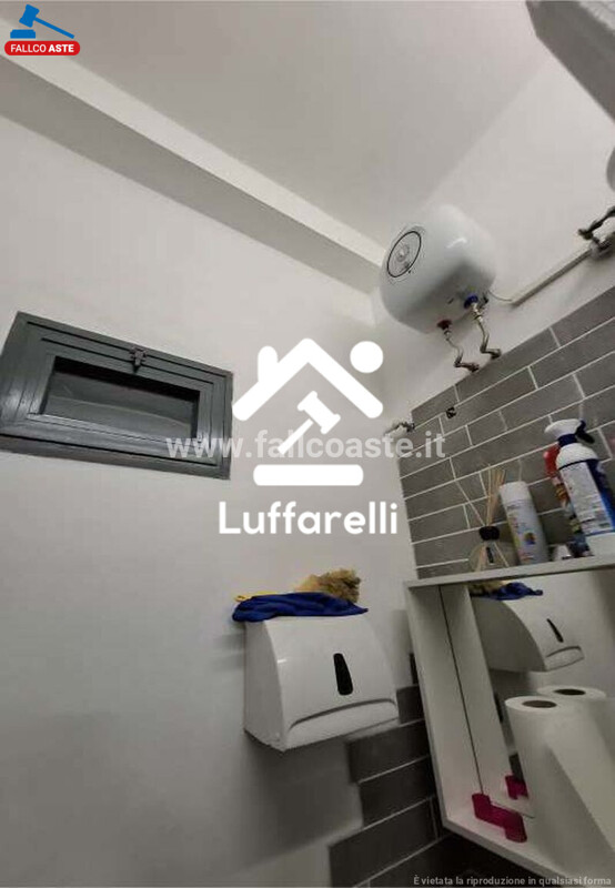 Immagine di NEGOZIO O LOCALE COMMERCIALE PIAZZA MONTE BALDO – ROMA