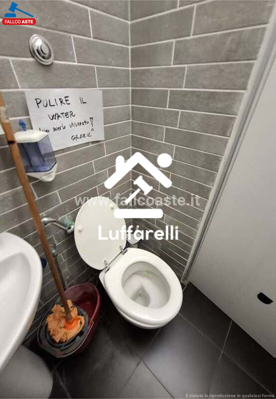 Immagine di NEGOZIO O LOCALE COMMERCIALE PIAZZA MONTE BALDO – ROMA