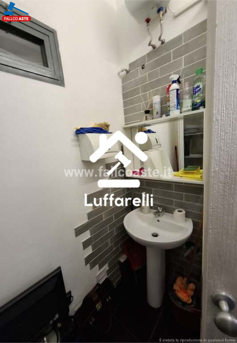 Immagine di NEGOZIO O LOCALE COMMERCIALE PIAZZA MONTE BALDO – ROMA