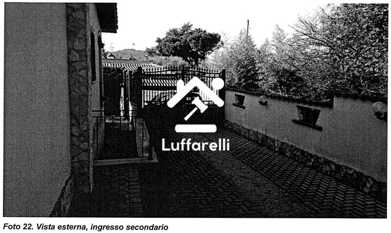 Immagine di CASA / VILLA LOCALITÀ PRATONI PARTI COMUNI – COLONNA