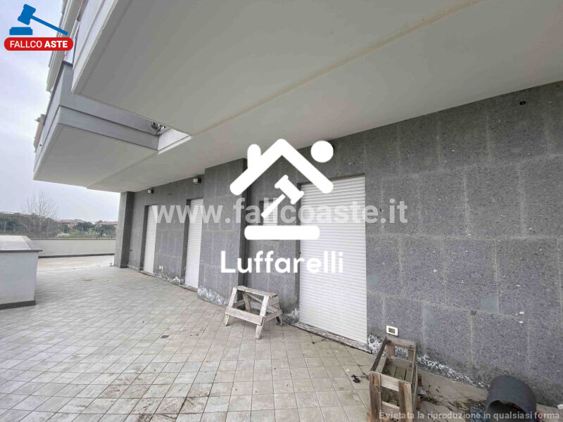 Immagine di NEGOZIO O LOCALE COMMERCIALE VIA CASALE DEL FICO – ROMA