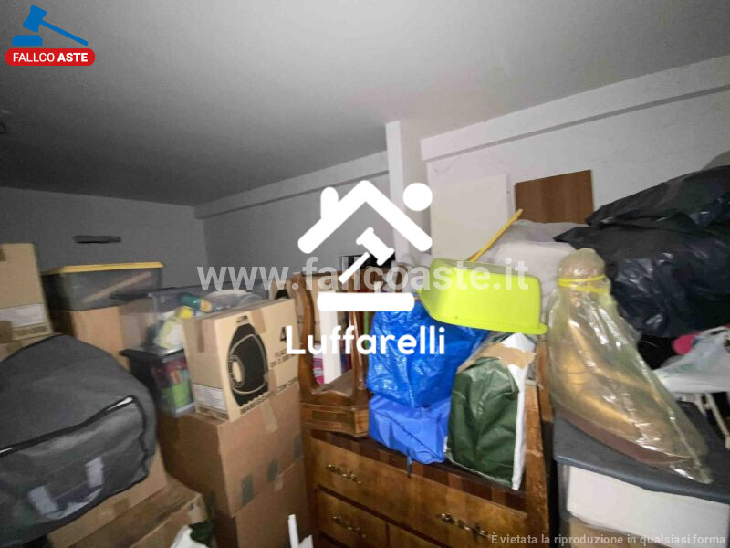 Immagine di NEGOZIO O LOCALE COMMERCIALE VIA CASALE DEL FICO – ROMA