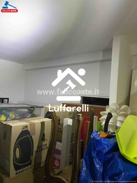 Immagine di NEGOZIO O LOCALE COMMERCIALE VIA CASALE DEL FICO – ROMA