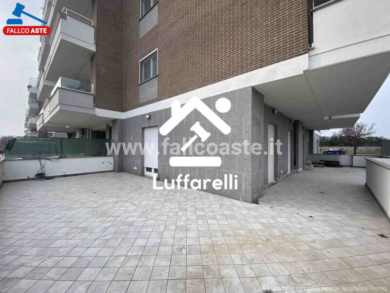 Immagine di NEGOZIO O LOCALE COMMERCIALE VIA CASALE DEL FICO – ROMA