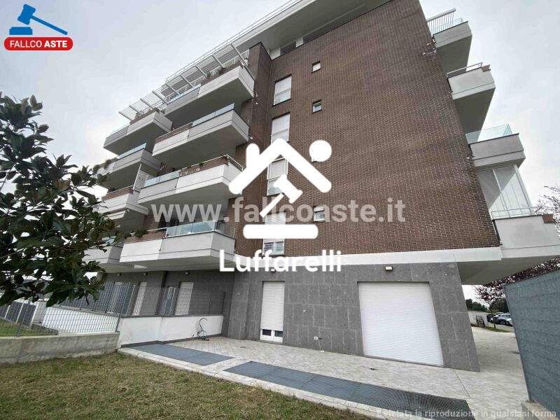Immagine di NEGOZIO O LOCALE COMMERCIALE VIA CASALE DEL FICO – ROMA
