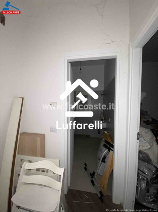 Immagine di NEGOZIO O LOCALE COMMERCIALE VIA CASALE DEL FICO – ROMA