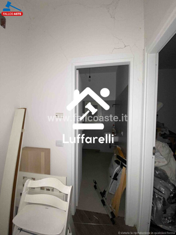 Immagine di NEGOZIO O LOCALE COMMERCIALE VIA CASALE DEL FICO – ROMA