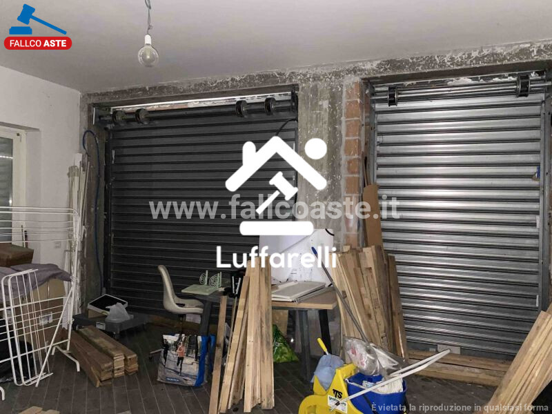 Immagine di NEGOZIO O LOCALE COMMERCIALE VIA CASALE DEL FICO – ROMA