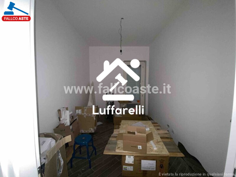 Immagine di NEGOZIO O LOCALE COMMERCIALE VIA CASALE DEL FICO – ROMA