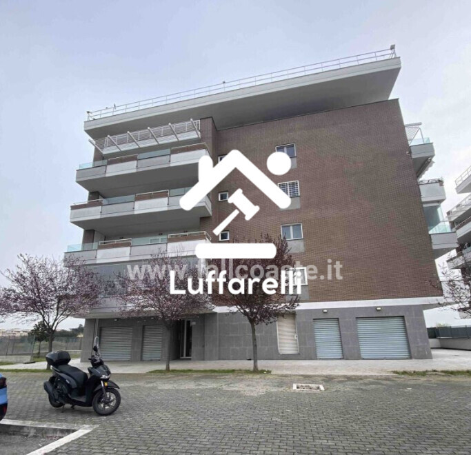Immagine di NEGOZIO O LOCALE COMMERCIALE VIA CASALE DEL FICO – ROMA