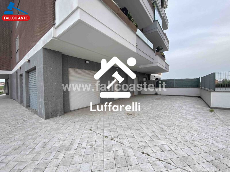 Immagine di NEGOZIO O LOCALE COMMERCIALE VIA CASALE DEL FICO – ROMA
