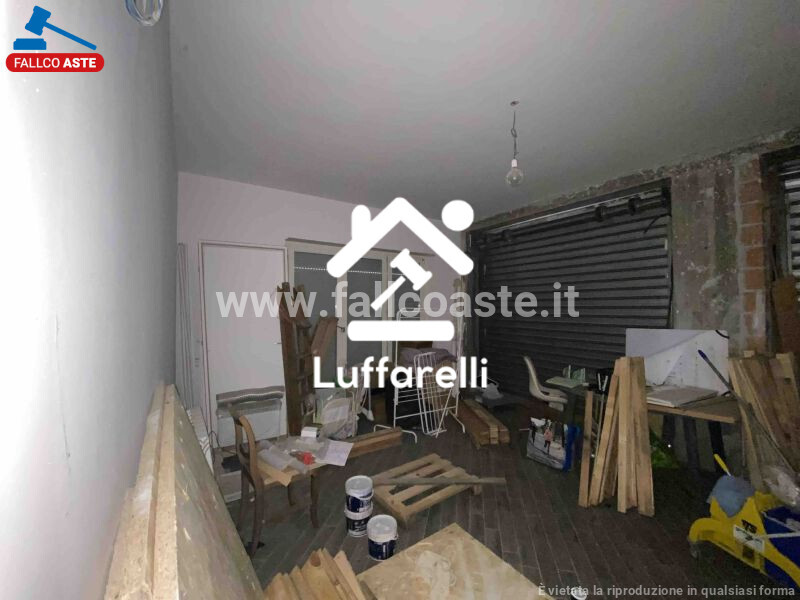 Immagine di NEGOZIO O LOCALE COMMERCIALE VIA CASALE DEL FICO – ROMA