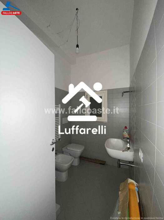 Immagine di NEGOZIO O LOCALE COMMERCIALE VIA CASALE DEL FICO – ROMA