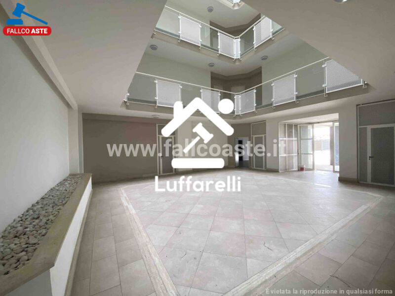 Immagine di NEGOZIO O LOCALE COMMERCIALE VIA CASALE DEL FICO – ROMA