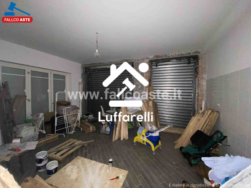 Immagine di NEGOZIO O LOCALE COMMERCIALE VIA CASALE DEL FICO – ROMA