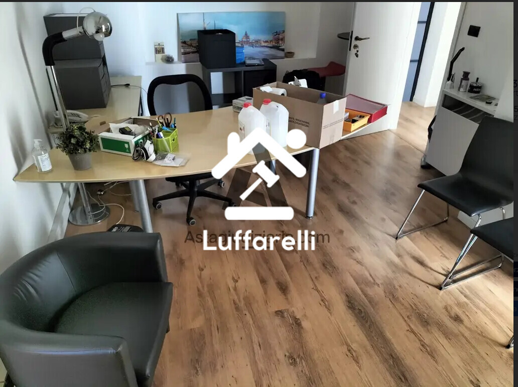 Mobili E Arredo Per Ufficio — foto 2