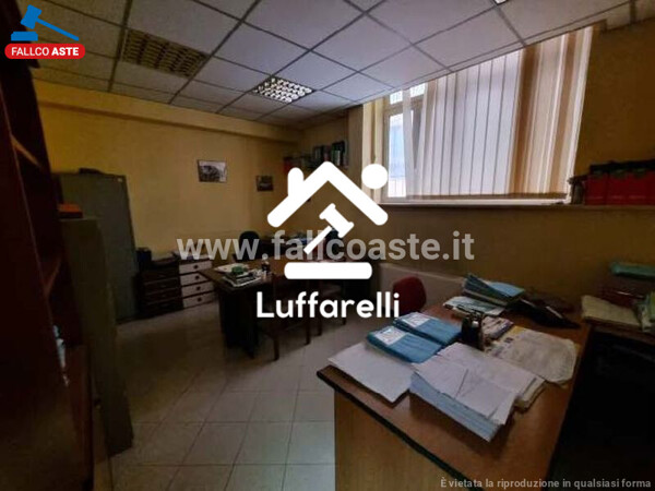 NEGOZIO O LOCALE COMMERCIALE VIA PIETRO PIFFETTI - ROMA — foto 5
