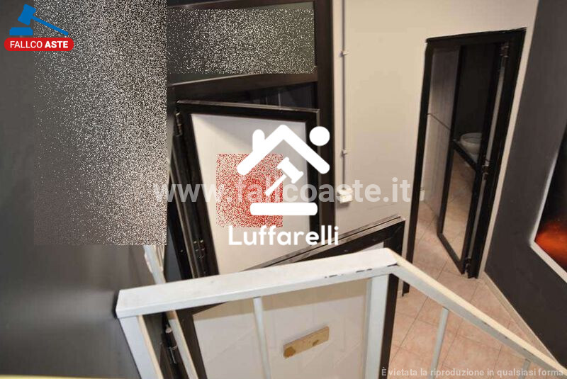 Immagine di NEGOZIO O LOCALE COMMERCIALE VIA DEI PRATI DEI PAPA – ROMA