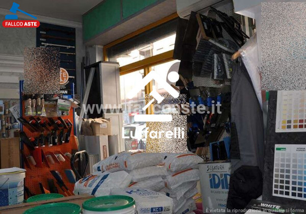 NEGOZIO O LOCALE COMMERCIALE VIA DEI PRATI DEI PAPA NN. 51 - ROMA — foto 2