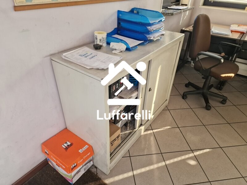 Mobili E Arredo Per Ufficio — foto 3