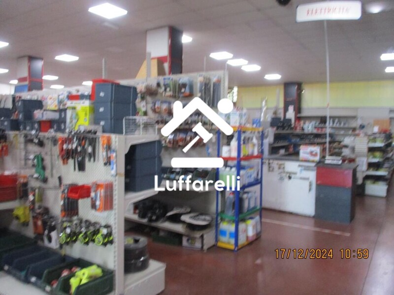 Immagine di NEGOZIO O LOCALE COMMERCIALE STRADA PROVINCIALE VELLETRI – ANZIO – CORI