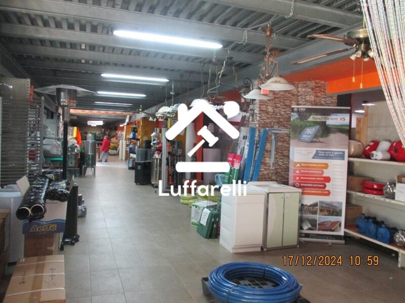 Immagine di NEGOZIO O LOCALE COMMERCIALE STRADA PROVINCIALE VELLETRI – ANZIO – CORI