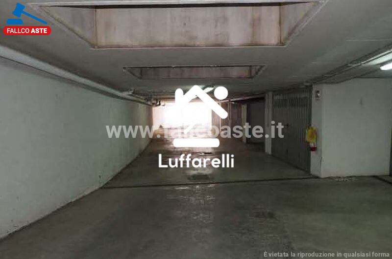 Immagine di NEGOZIO O LOCALE COMMERCIALE VIA SILVIO SERRA – ROMA