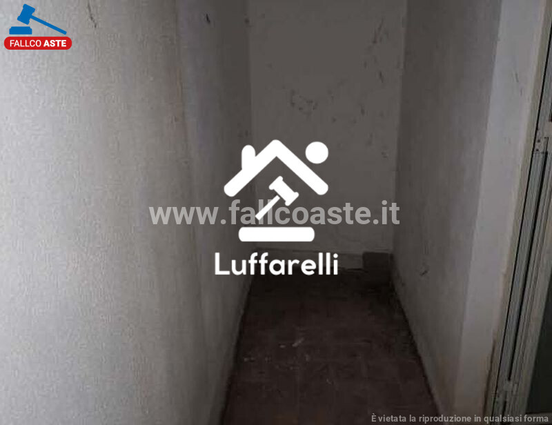 Immagine di NEGOZIO O LOCALE COMMERCIALE VIA SILVIO SERRA – ROMA