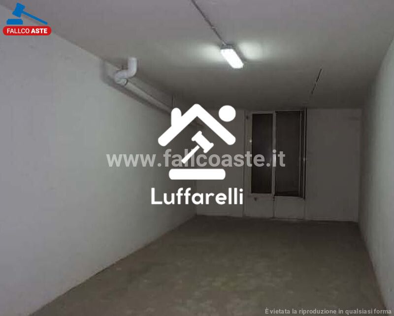 Immagine di NEGOZIO O LOCALE COMMERCIALE VIA SILVIO SERRA – ROMA