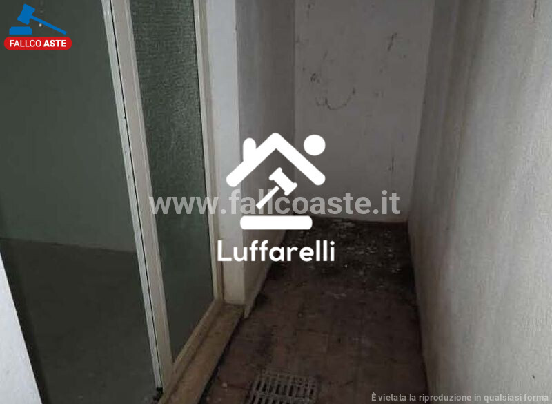 Immagine di NEGOZIO O LOCALE COMMERCIALE VIA SILVIO SERRA – ROMA