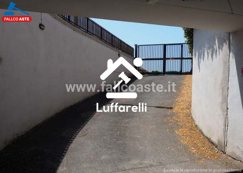 Immagine di NEGOZIO O LOCALE COMMERCIALE VIA SILVIO SERRA – ROMA