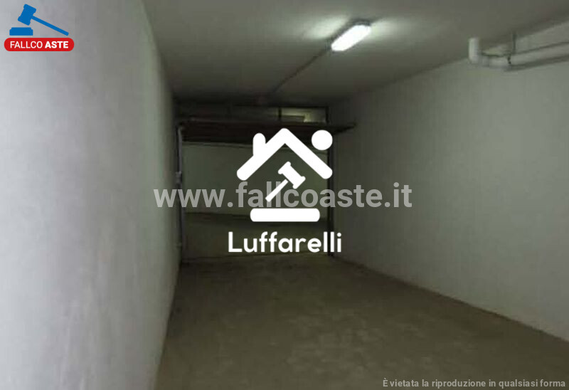 Immagine di NEGOZIO O LOCALE COMMERCIALE VIA SILVIO SERRA – ROMA