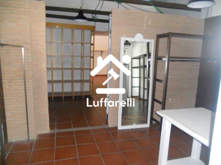 Immagine di NEGOZIO O LOCALE COMMERCIALE VIA ORAZIO 51 – POMEZIA
