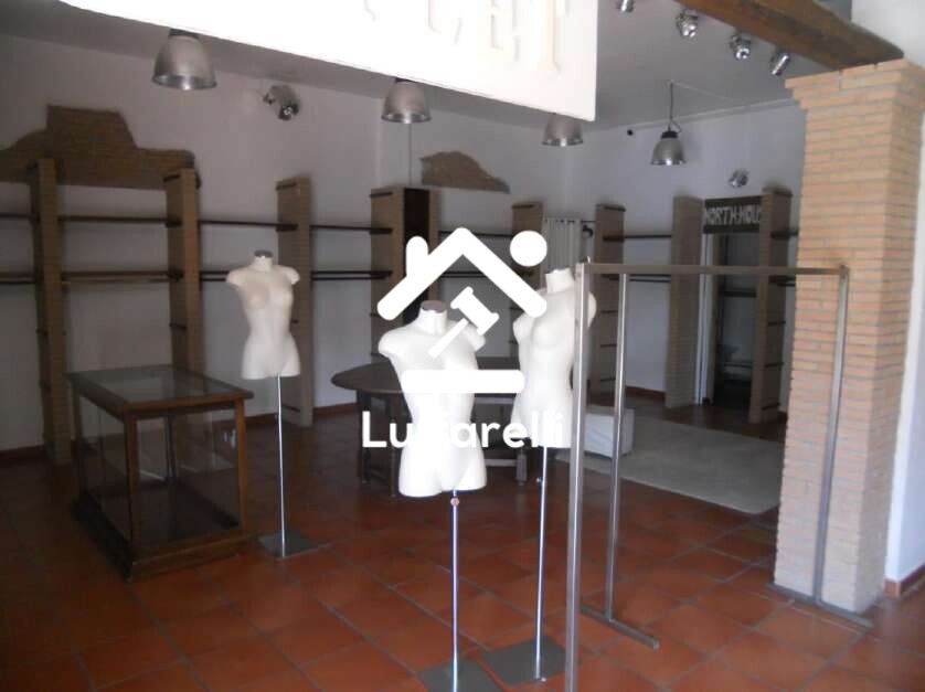 Immagine di NEGOZIO O LOCALE COMMERCIALE VIA ORAZIO 51 – POMEZIA