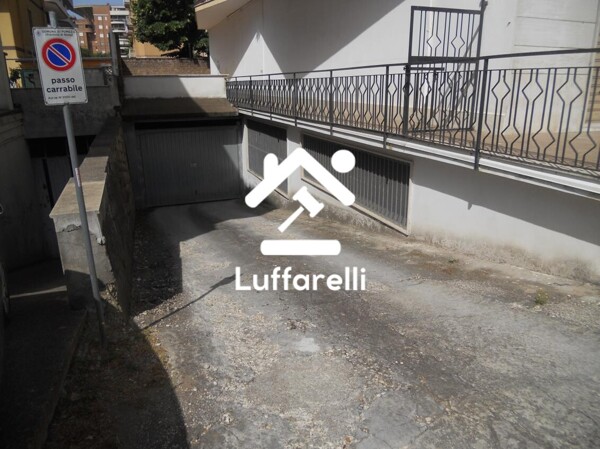 NEGOZIO O LOCALE COMMERCIALE VIA ORAZIO - POMEZIA — foto 7