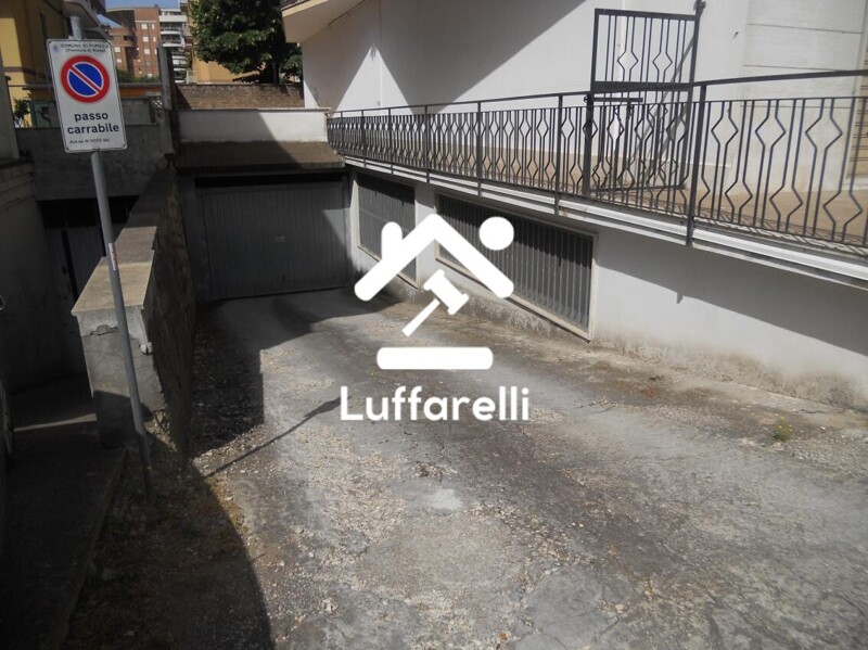 Immagine di NEGOZIO O LOCALE COMMERCIALE VIA ORAZIO 51 – POMEZIA