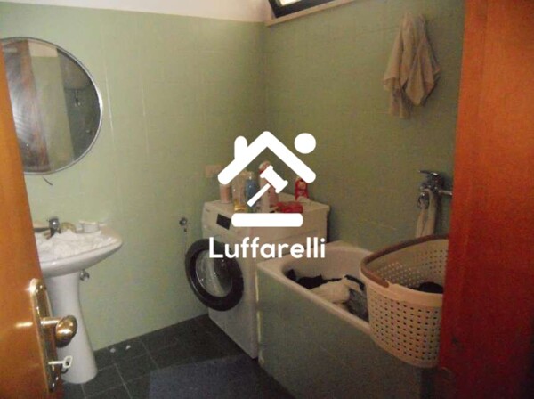 NEGOZIO O LOCALE COMMERCIALE VIA ORAZIO - POMEZIA — foto 4