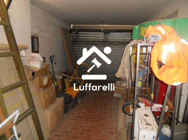 NEGOZIO O LOCALE COMMERCIALE VIA ORAZIO - POMEZIA — foto 3