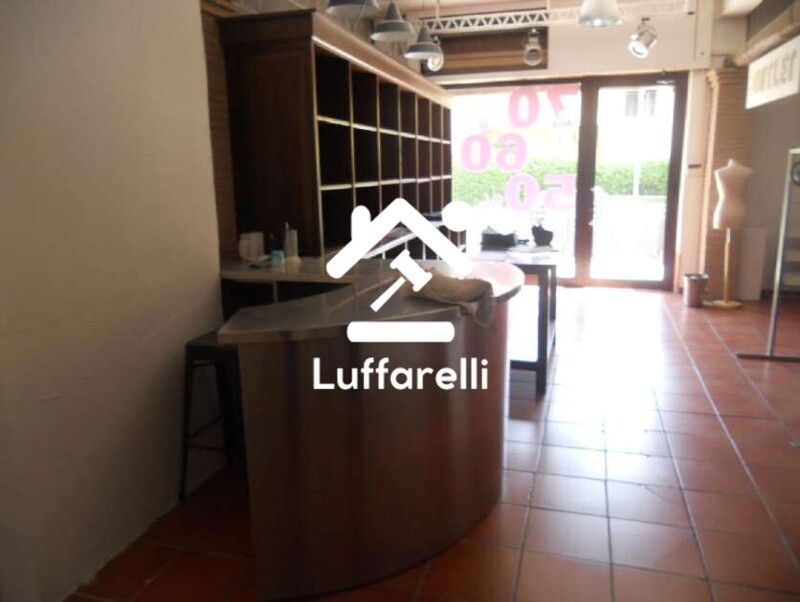 Immagine di NEGOZIO O LOCALE COMMERCIALE VIA ORAZIO 51 – POMEZIA