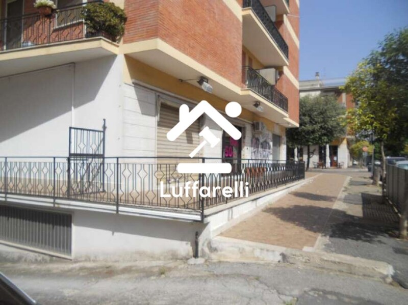 Immagine di NEGOZIO O LOCALE COMMERCIALE VIA ORAZIO 51 – POMEZIA
