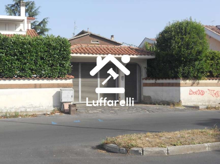 Immagine di NEGOZIO O LOCALE COMMERCIALE VIA ORAZIO 51 – POMEZIA