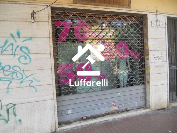 NEGOZIO O LOCALE COMMERCIALE VIA ORAZIO - POMEZIA — foto 8
